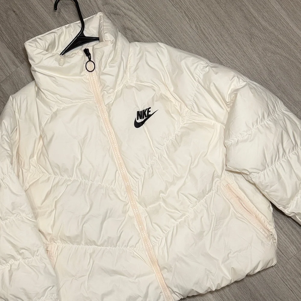 Nike Puffer Jacket - Picture 3 of 5